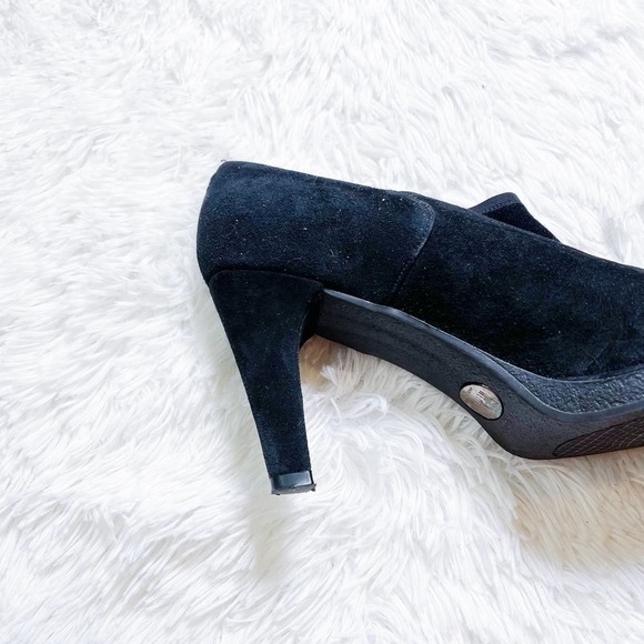 Stuart Weitzman Black Suede Dip Ankle Booties SZ7 - Picture 3 of 7